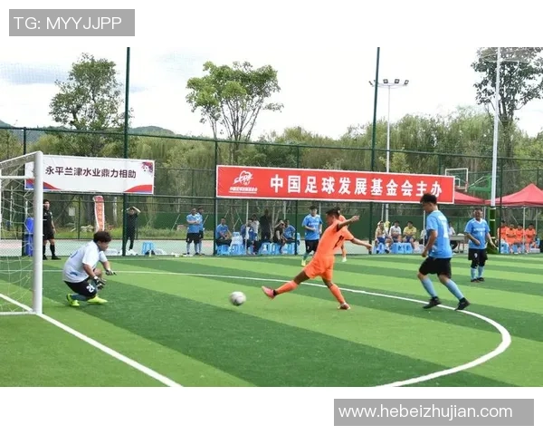 街头足球盛宴足球明星与球迷共舞激情时刻 街头足球盛宴足球明星与球迷共舞激情时刻