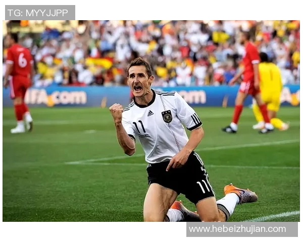 足球明星克洛泽精美摆件图片展现其传奇风采与运动精神 足球明星克洛泽精美摆件图片展现其传奇风采与运动精神